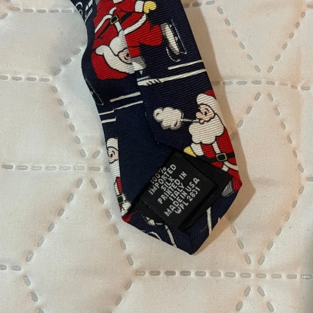 Hasting & Smith 100% Silk Ice Skating Santa Christmas Tie Made In The USA